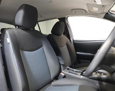 2021 Nissan Leaf - Thumbnail