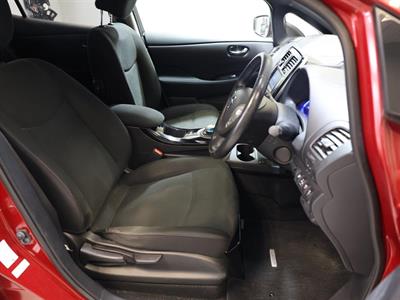 2016 Nissan Leaf - Thumbnail