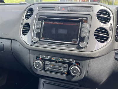 2011 Volkswagen Tiguan - Thumbnail