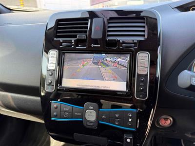 2016 Nissan Leaf - Thumbnail