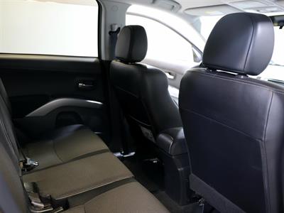 2012 Mitsubishi Outlander - Thumbnail