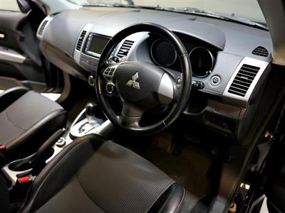 2012 Mitsubishi Outlander - Thumbnail