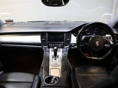 2010 Porsche PANAMERA - Thumbnail