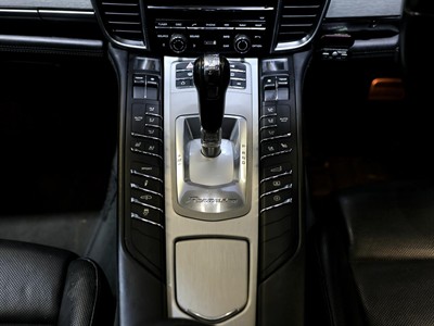 2010 Porsche PANAMERA - Thumbnail