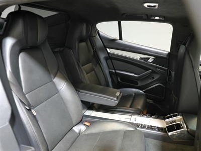 2010 Porsche PANAMERA - Thumbnail