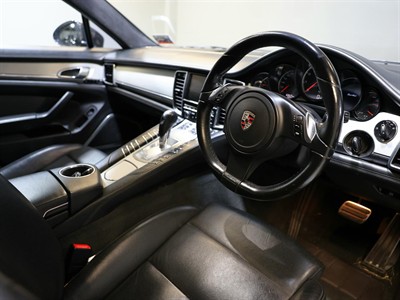 2010 Porsche PANAMERA - Thumbnail