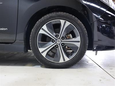 2019 Nissan Leaf - Thumbnail
