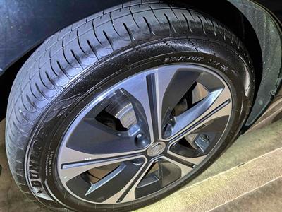 2019 Nissan Leaf - Thumbnail