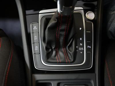 2019 Volkswagen Golf - Thumbnail