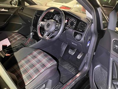 2019 Volkswagen Golf - Thumbnail