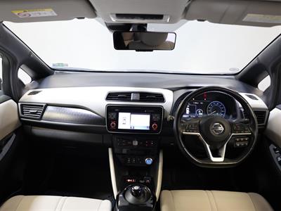 2017 Nissan Leaf - Thumbnail