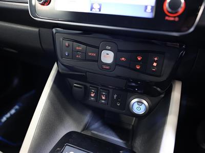 2017 Nissan Leaf - Thumbnail