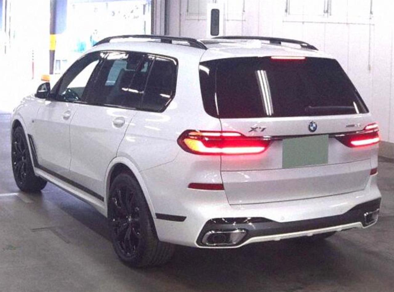 2025 BMW X7