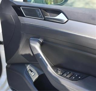 2018 Volkswagen Passat - Thumbnail