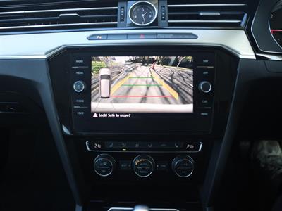2018 Volkswagen Passat - Thumbnail