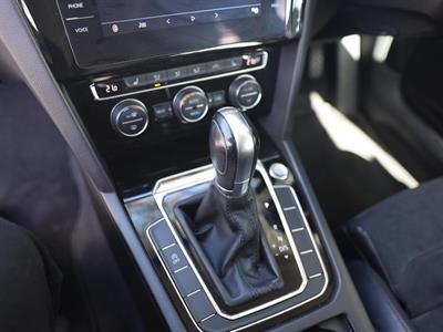2018 Volkswagen Passat - Thumbnail
