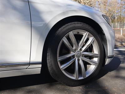 2018 Volkswagen Passat - Thumbnail