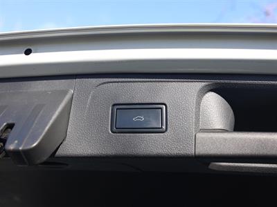 2018 Volkswagen Passat - Thumbnail