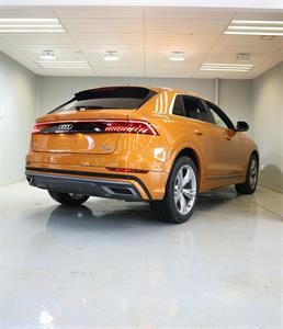 2018 Audi Q8 - Thumbnail