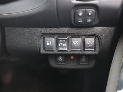 2016 Nissan Leaf - Thumbnail