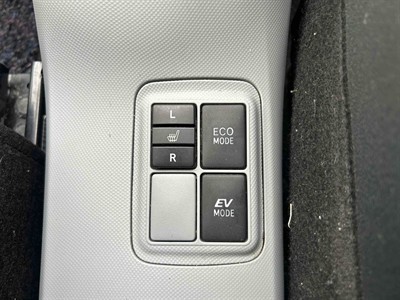 2013 Toyota Aqua - Thumbnail
