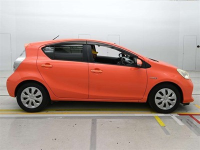 2013 Toyota Aqua - Thumbnail