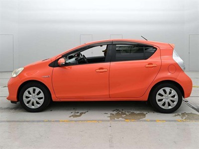 2013 Toyota Aqua - Thumbnail