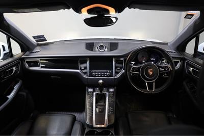 2016 Porsche Macan - Thumbnail