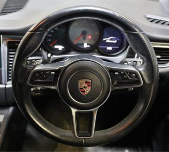 2016 Porsche Macan - Thumbnail