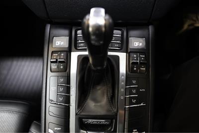2016 Porsche Macan - Thumbnail