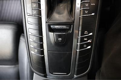 2016 Porsche Macan - Thumbnail