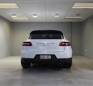 2016 Porsche Macan - Thumbnail