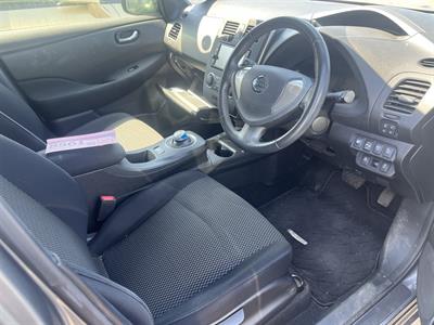 2016 Nissan Leaf - Thumbnail