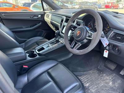 2015 Porsche Macan - Thumbnail