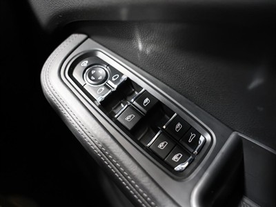 2015 Porsche Macan - Thumbnail