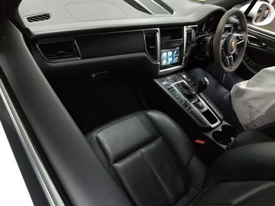 2015 Porsche Macan - Thumbnail