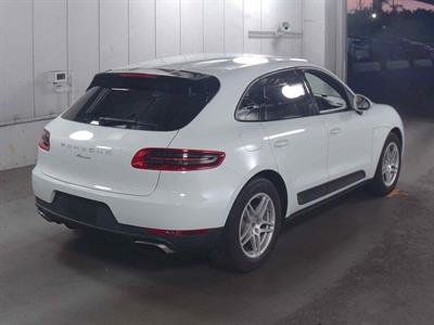 2015 Porsche Macan - Thumbnail
