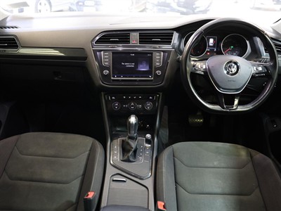 2017 Volkswagen Tiguan - Thumbnail