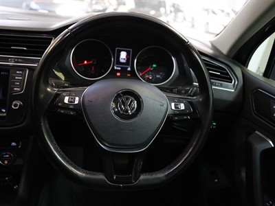 2017 Volkswagen Tiguan - Thumbnail