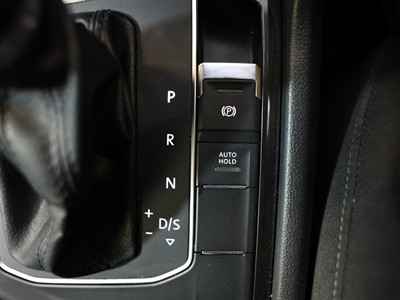 2017 Volkswagen Tiguan - Thumbnail