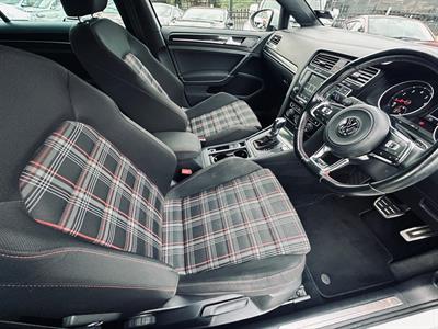 2015 Volkswagen Golf - Thumbnail