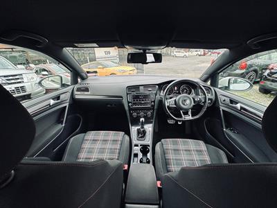 2015 Volkswagen Golf - Thumbnail
