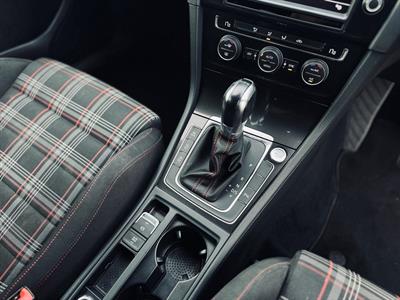 2015 Volkswagen Golf - Thumbnail
