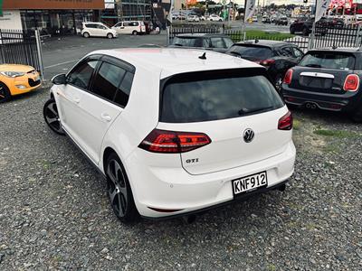 2015 Volkswagen Golf - Thumbnail