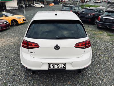 2015 Volkswagen Golf - Thumbnail