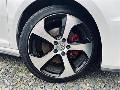 2015 Volkswagen Golf - Thumbnail