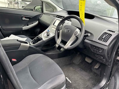 2014 Toyota Prius - Thumbnail