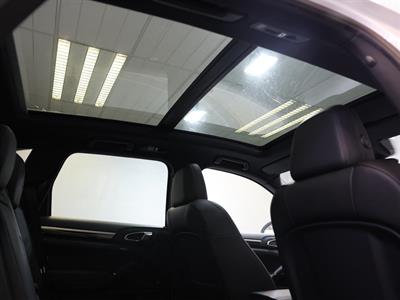 2014 Porsche Cayenne - Thumbnail