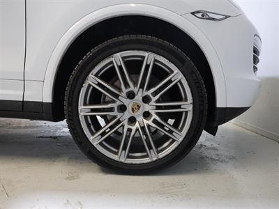 2014 Porsche Cayenne - Thumbnail