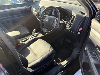 2015 Mitsubishi Outlander - Thumbnail